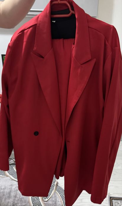 Costum de barbati rosu