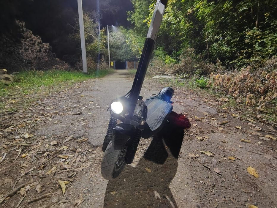 Продаю электро самокат