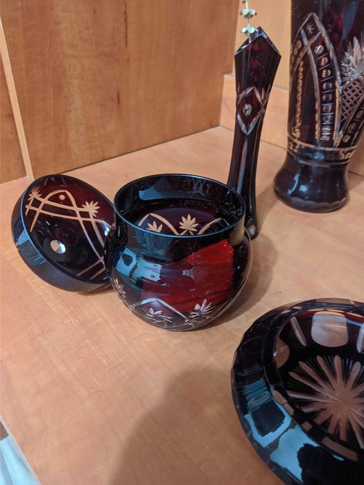 Set cristal roșu rubin format din 12 piese