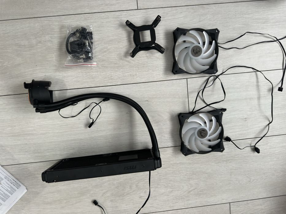 Cooler MSI MAG CoreLiquid 240R – AIO 240mm RGB – Stare excelentă