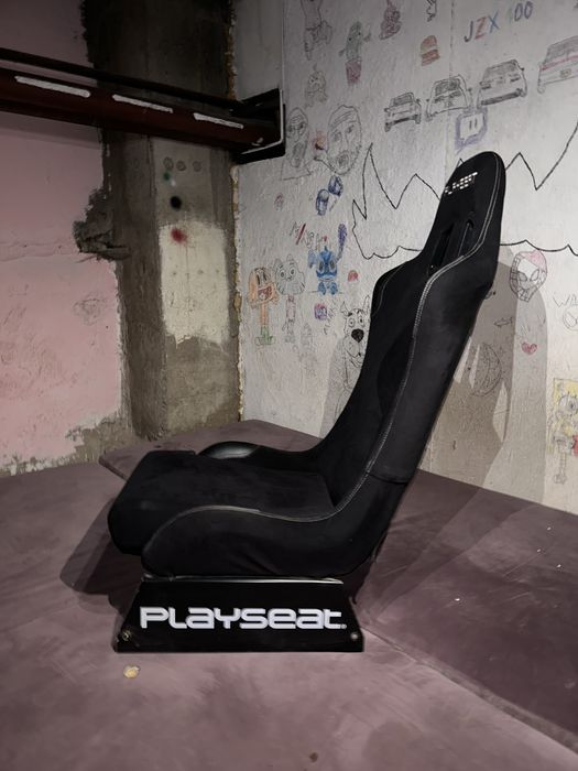Кокпит Playseat Evolution Alcantara
