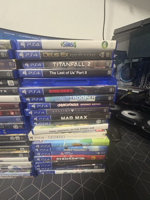 Vand jocuri ps4.
