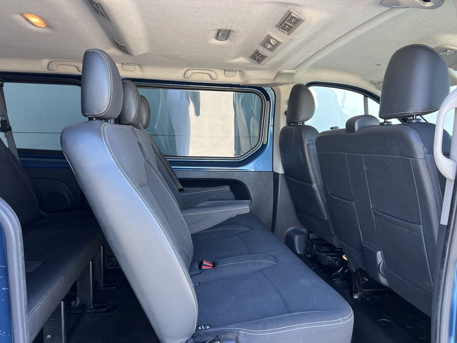 Opel Vivaro - 2019 - 8+ 1 locuri- 1.6 diesel - varianta lunga 9 locuri