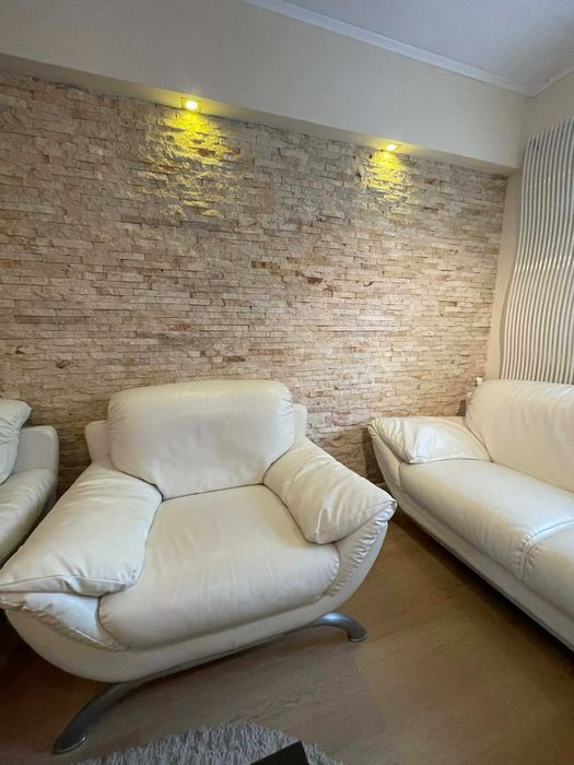 Canapea plus două fotolii de vânzare- negociabil 1000 lei