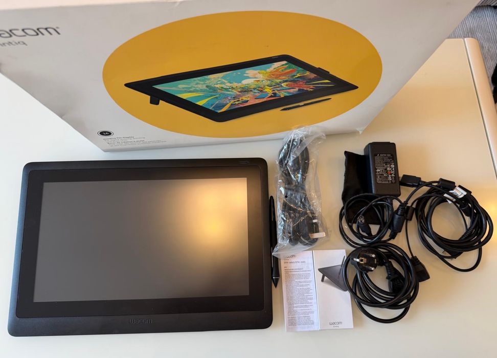 Нов Графичен таблет Wacom Cintiq 16 Дисплеят е 15.6” с Full HD резолюция 1920 × 1080 px и 72% NTSC цветово покритие