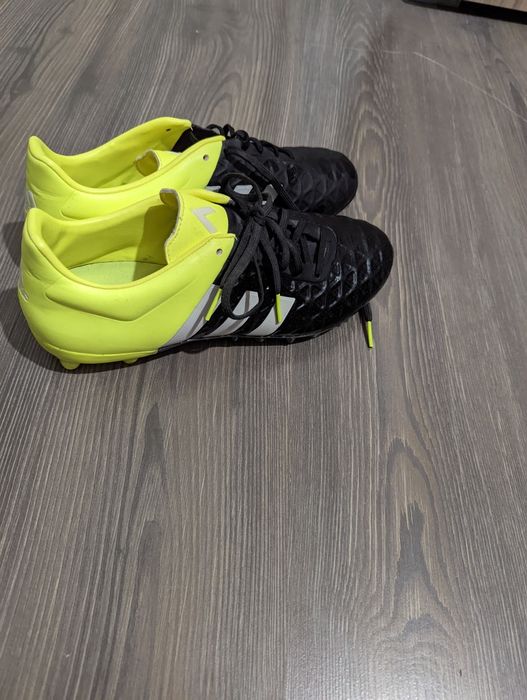 Crampoane adidas mărime 40