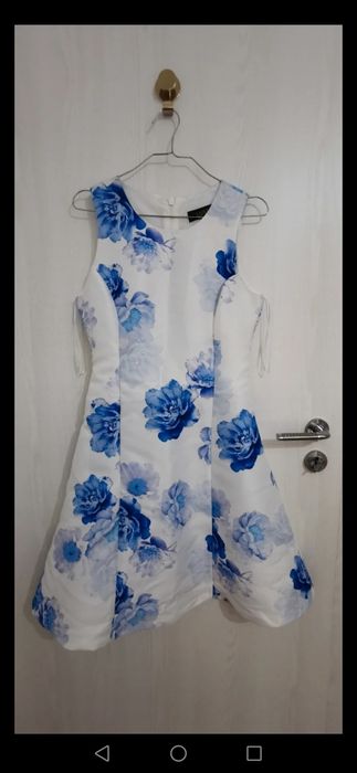 Rochie cu flori albastre