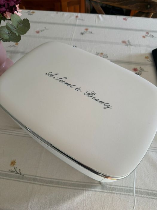 Холодильник для косметики новый