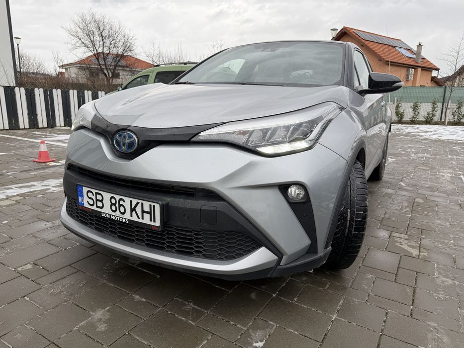 Persoana fizica,vand toyota Chr -2022