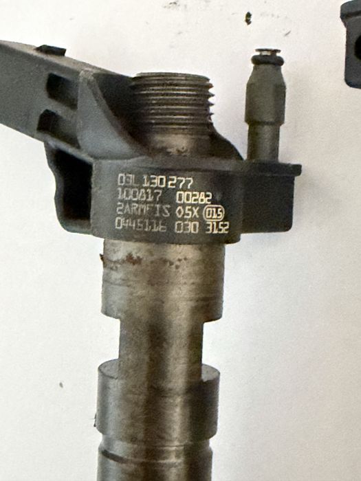 Set 4 injectoare Passat + rampa injectoare cod 03L089C, 170 cai, CBBB.