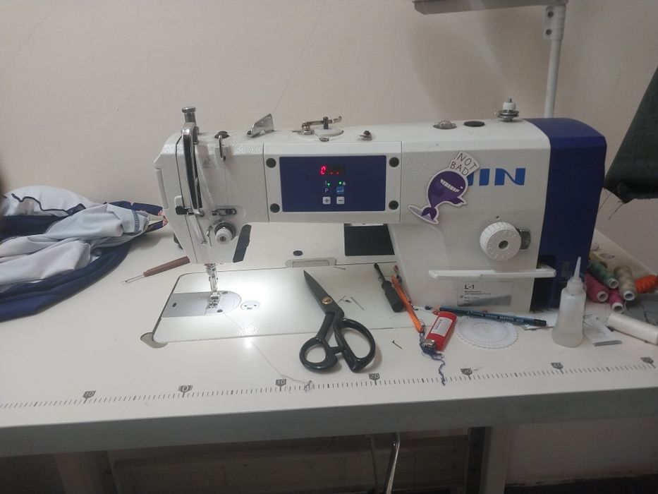 Продам швейную машинку