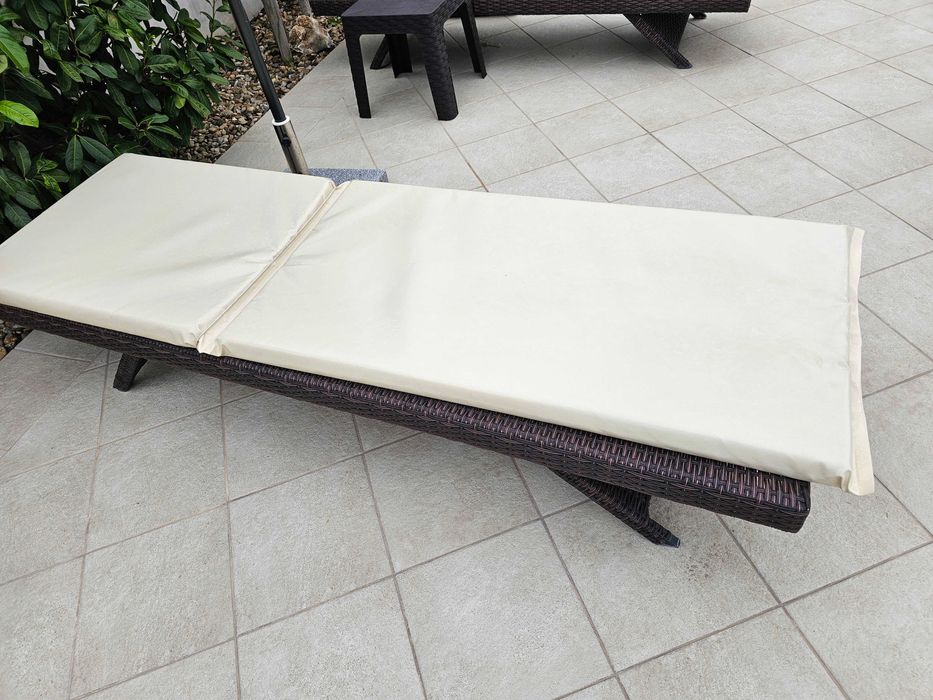 Ратанови шезлонги с винилови шалтета