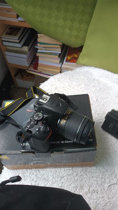 Aparat Nikon  D3500, foarte puțin folosit. Fra zgârieturi , obiectivul este ok.