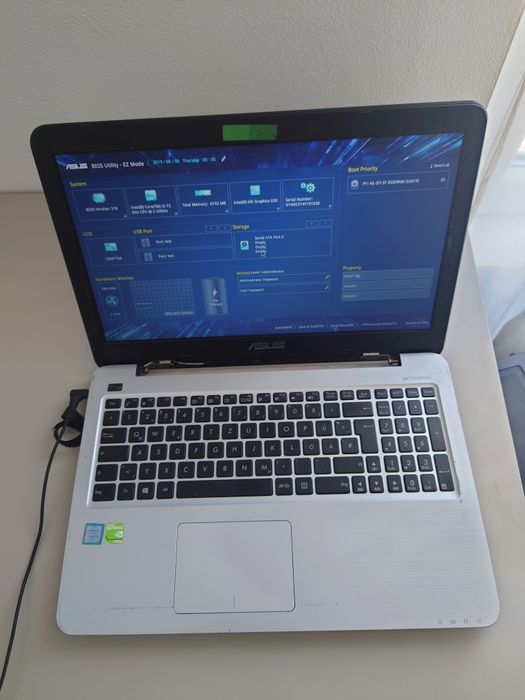 Asus X556UQ funcțional fara ssd ( i5-7200u• 8gb RAM DDR4• Nvidia 940) light gaming