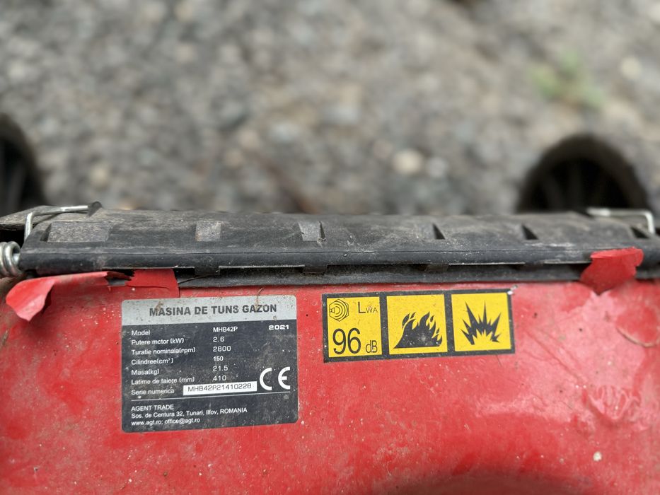 Vand masini de tuns gazonul pe benzina Media Line
