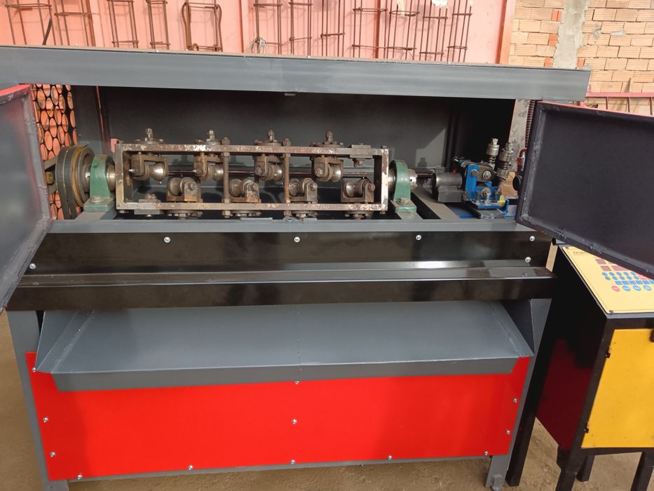 Машина за рязане и изправяне на арматурно желязо