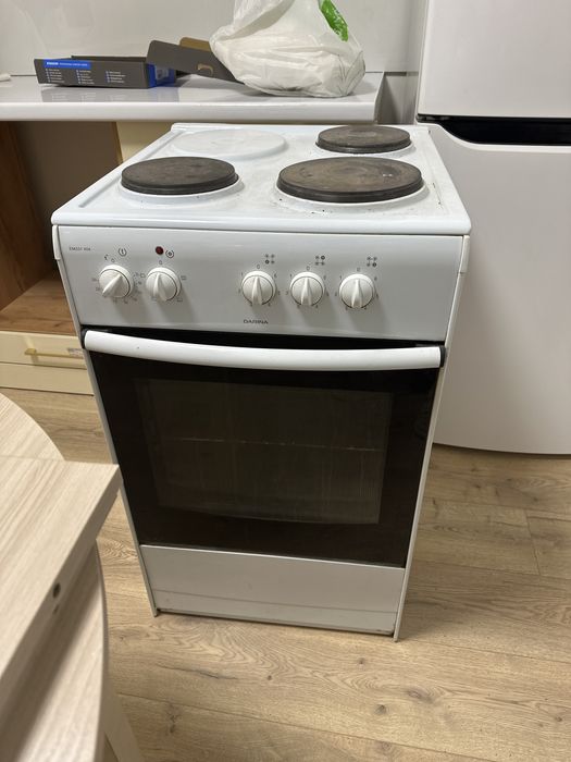 Продам электро-плиту Дарина