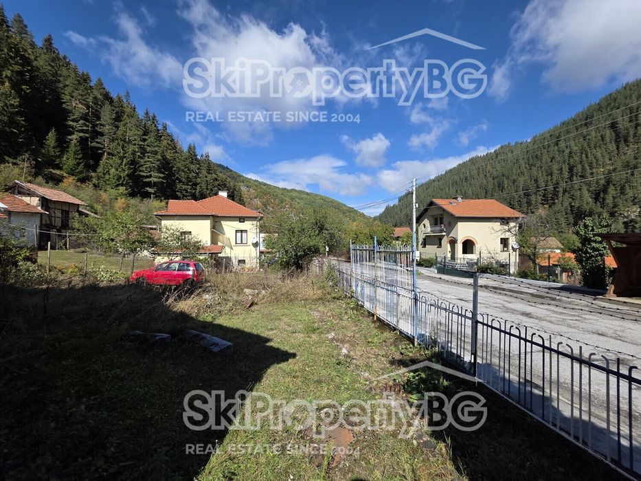 Къща с парцел в село Бели Искър, близо до Боровец!
