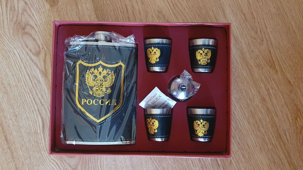 Подаръчен комплект Moon Grass: колба 480 мл и 4 чаши