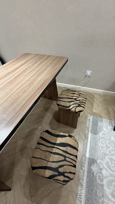 Продаётся кухонный стол с табуретками