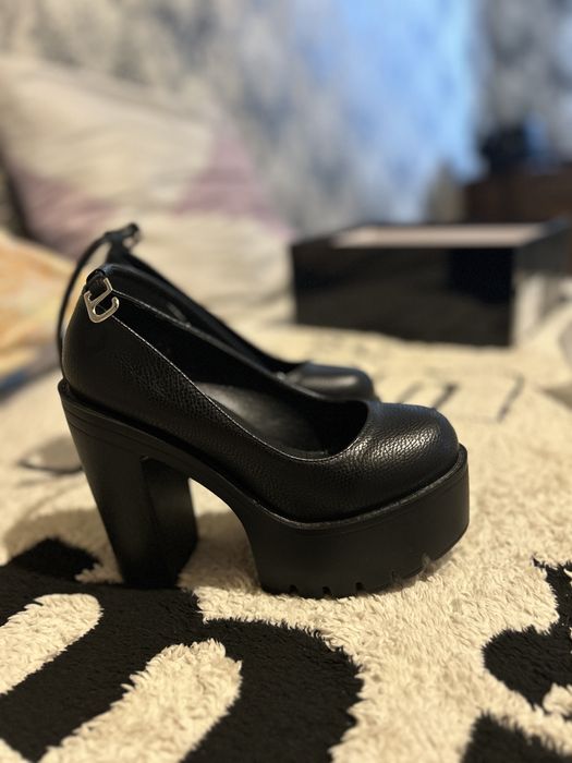 Продам женские туфли