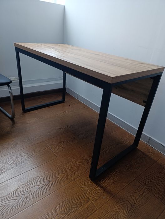 Продается стол и стулья