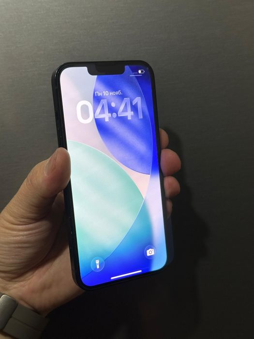 Продам Айфон 13 128г