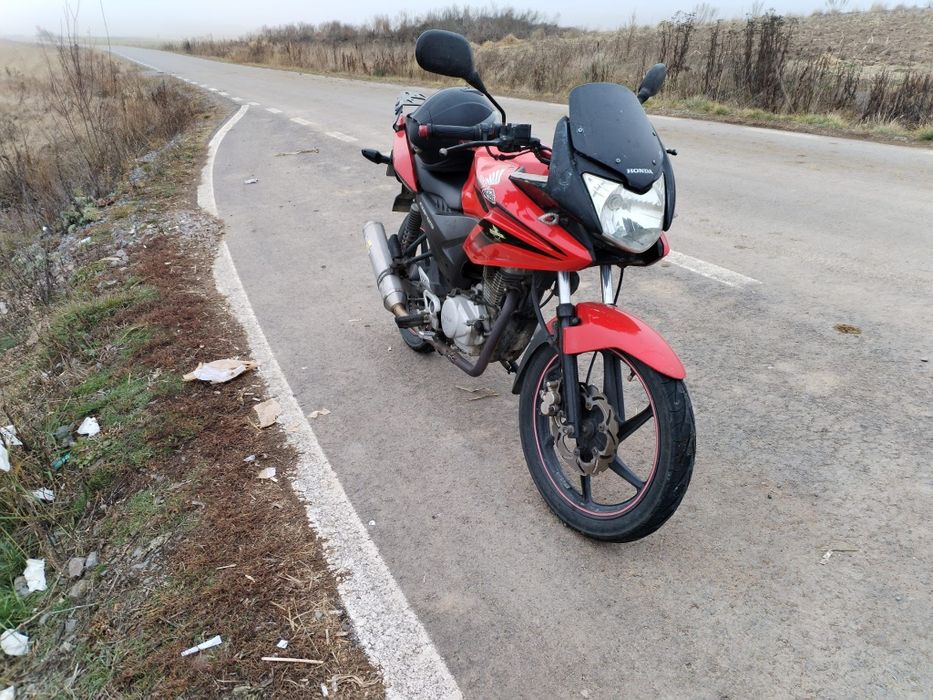 Vând motocicleta honda cbf 125 pt a1