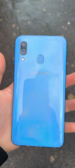 Samsung a40 на запчасти не рабочий