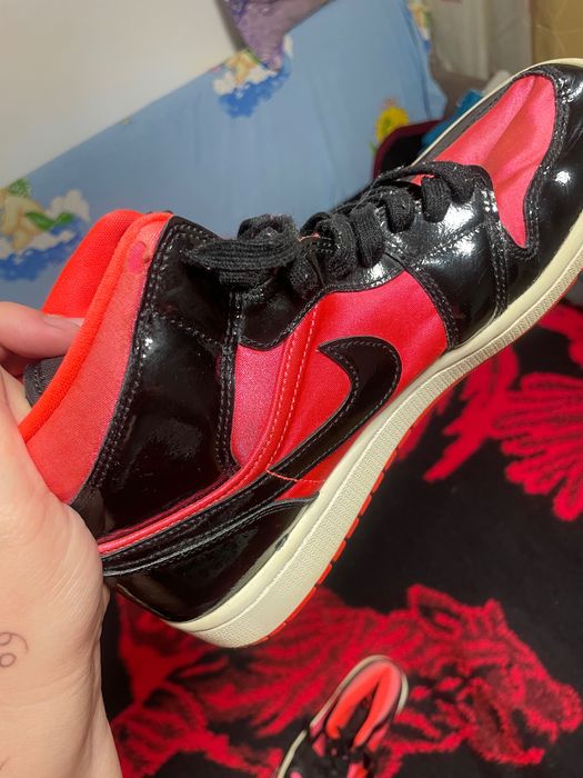 Jordan 1 mid număr 40.5