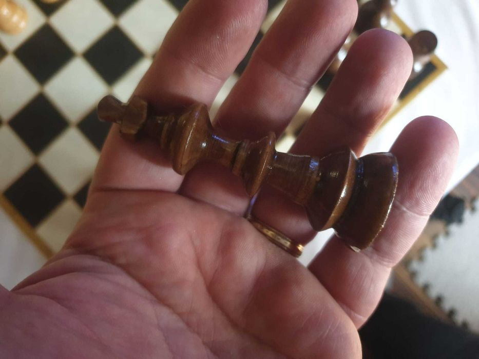 Piese sah rege 8,5 cm pret 100 ron,tabla separat 60 ron