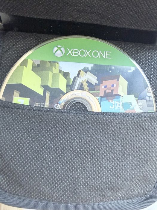 Xbox One S 500GB + Controller Original + 5 Jocuri + Husă CD-uri