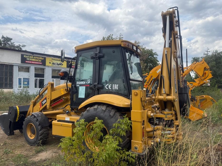 Экскаватор погрузчик новый 388