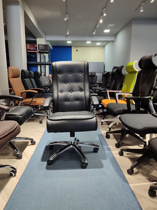 Офисное кресло для руководителя и персонала модель Hill