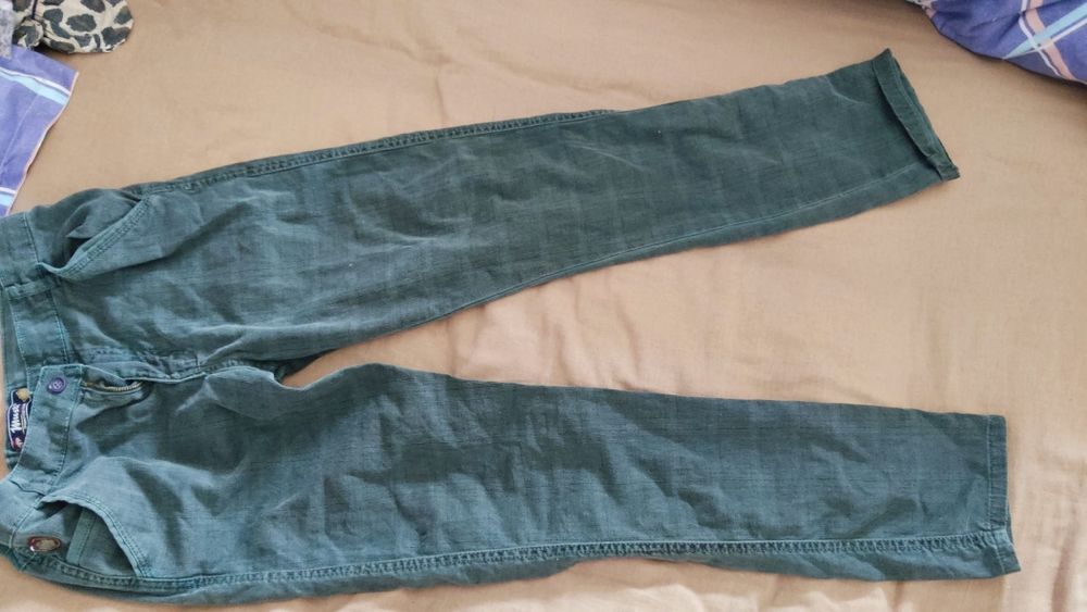 Джинсы для подростка в очень хорошем состоянии