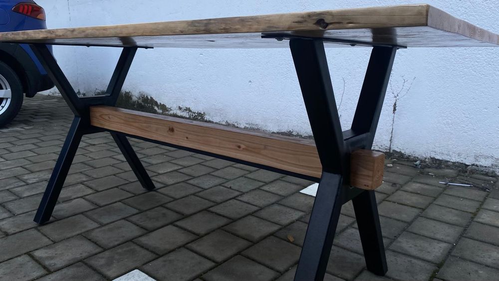 Masa din lemn de Douglas