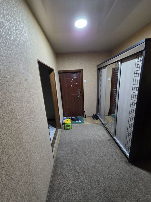 Продаётся 3-комнатная балкон 2х6 1 этаж