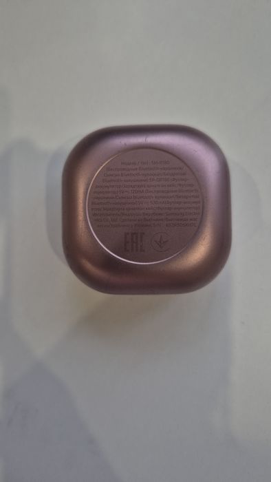 Продам наушники  samsung galaxy buds live