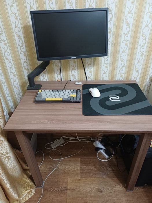 Стол письменный/