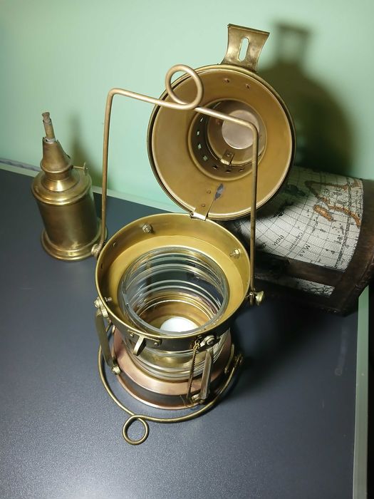 Стар корабен фенер на свещ