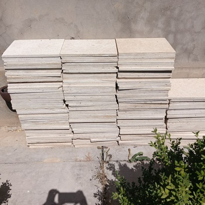 Travertin tosh Qrg'izki 2ch sloy 30×40 153dona