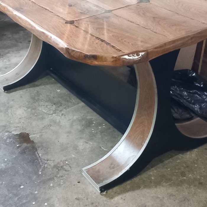 Трапезна маса от дърво и мдф