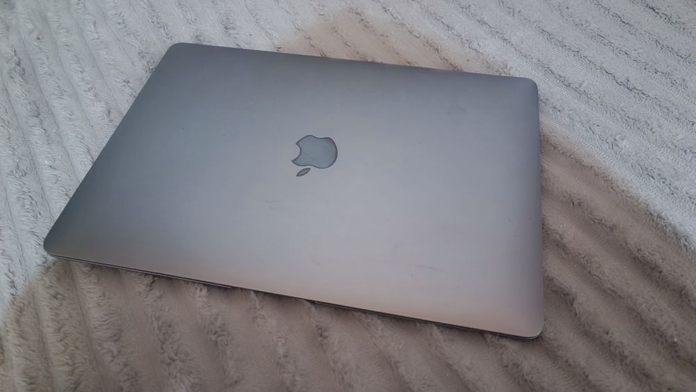 MacBook M1/8/256