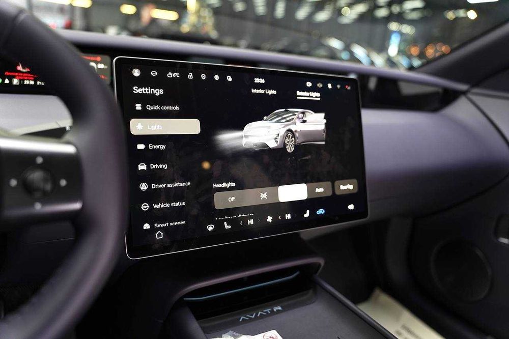 AVATR 06 MAX REEV (Obsidian Grey)