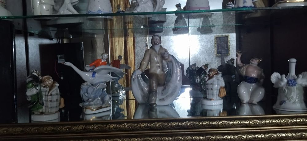 Статуэтки фарфоровые и другие