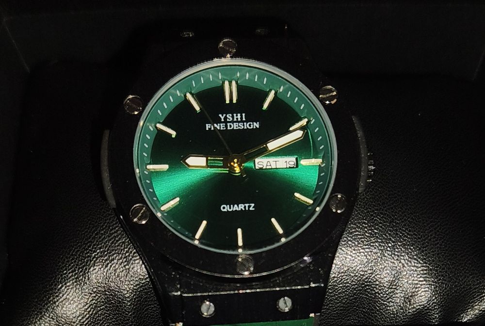 Часы:  Yshi Fine Dessign
