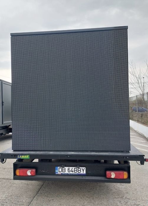Ecrane LED P8 montate pe mașină – 14,74 mp – Publicitate mobilă – IP65
