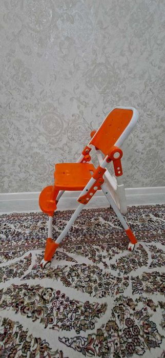 Детский стульчик для кормления оранжевый