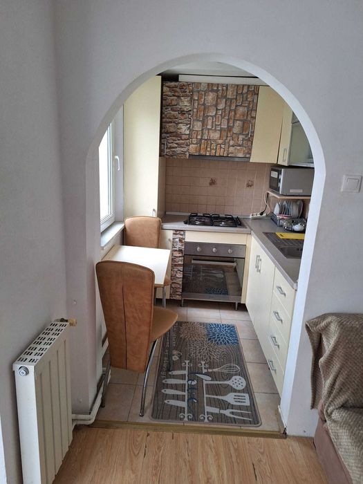 Apartament cu 3 camere de închiriat