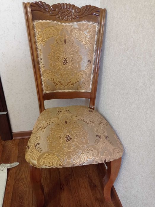 Стол и стулья, состояние отличное